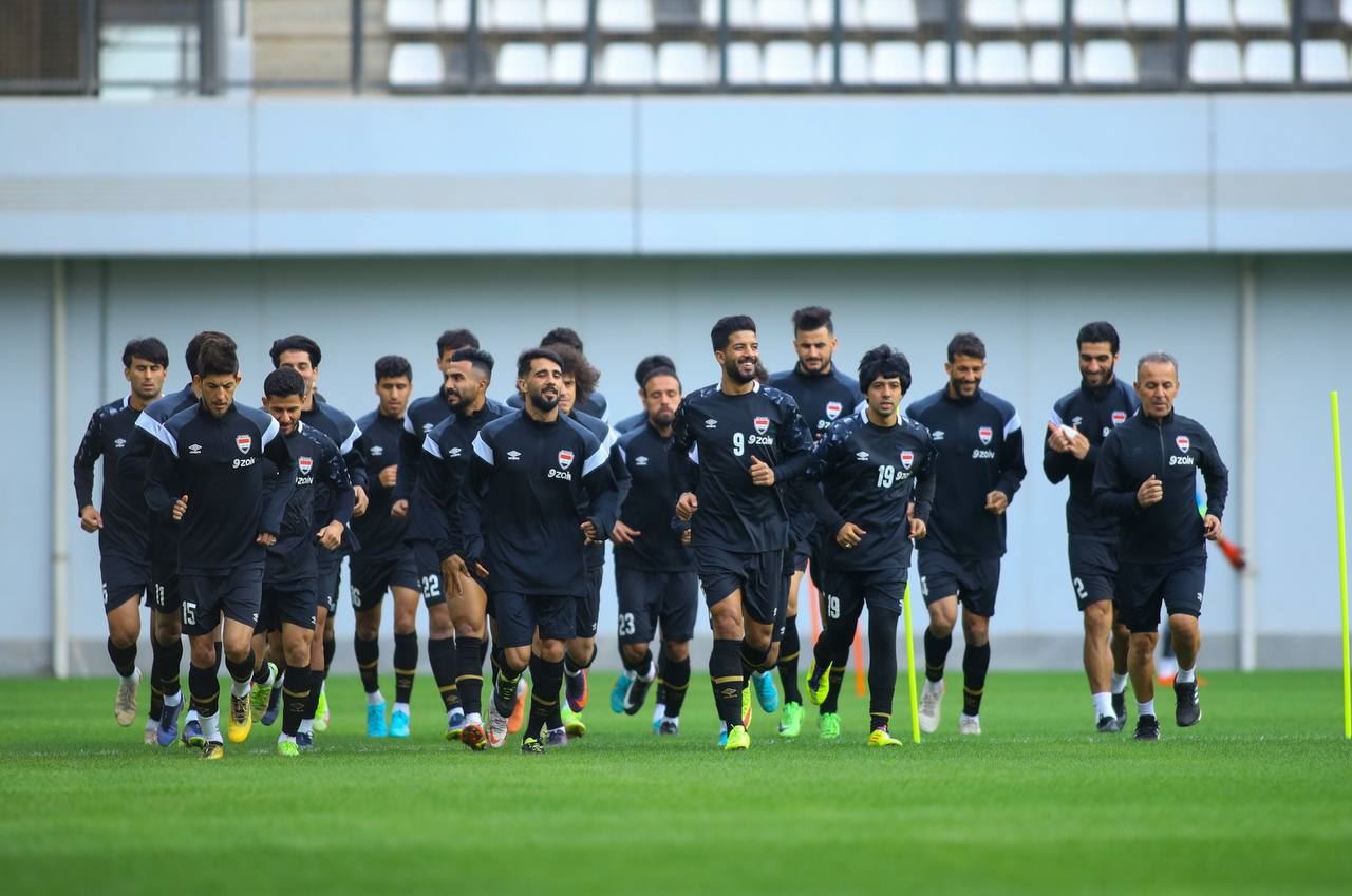 عێراق یارییەکی گرنگی هەیە و هەزاران هاندەر لە دژی بڕیارەکەی فیفا دەچنە یاریگە