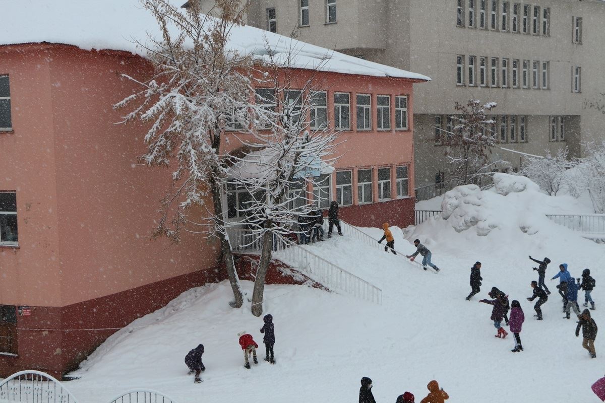 Li Çewlîgê perwerde hat ragirtin