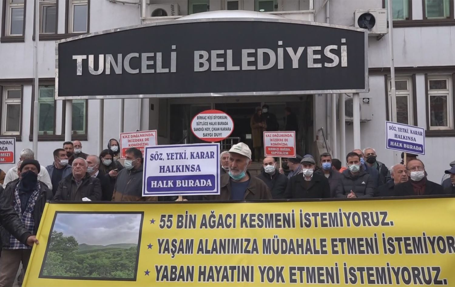 Li Dêrsîmê protestoya birîna daran û projeya kargeha paşmayan