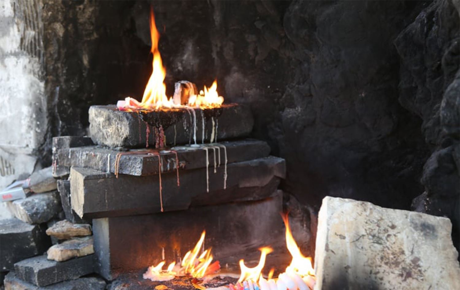 Elewiyên Dêrsimî ji bo Çarşema Reş çira pêxistin