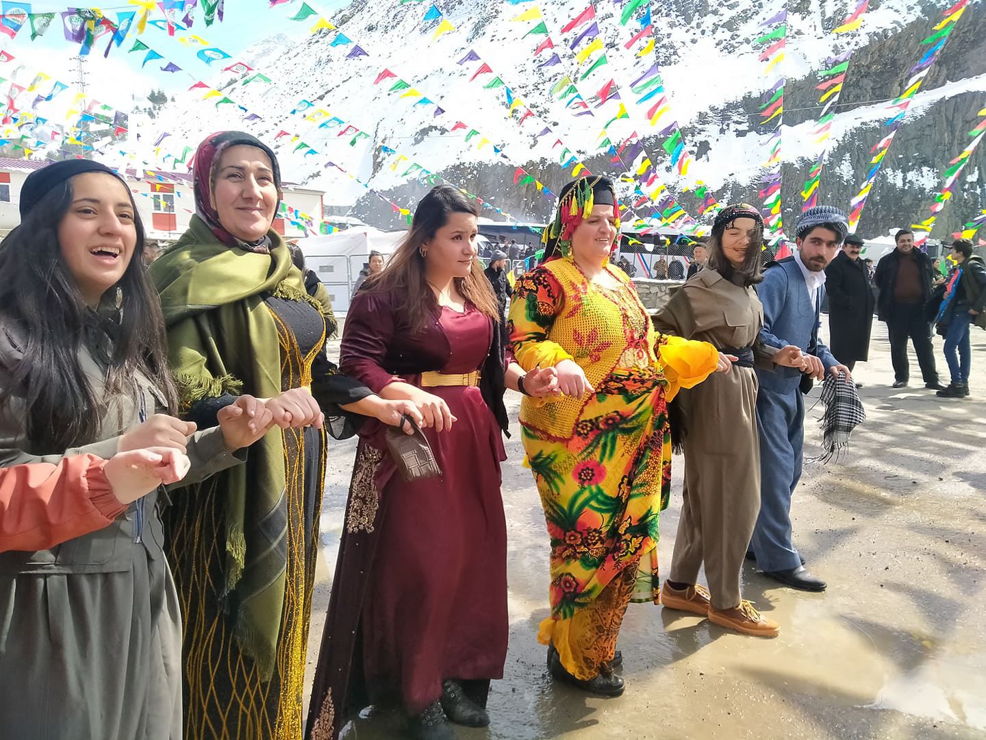 Li bajarên Bakurê Kurdistan û Stenbolê pîrozbahiyên Newrozê