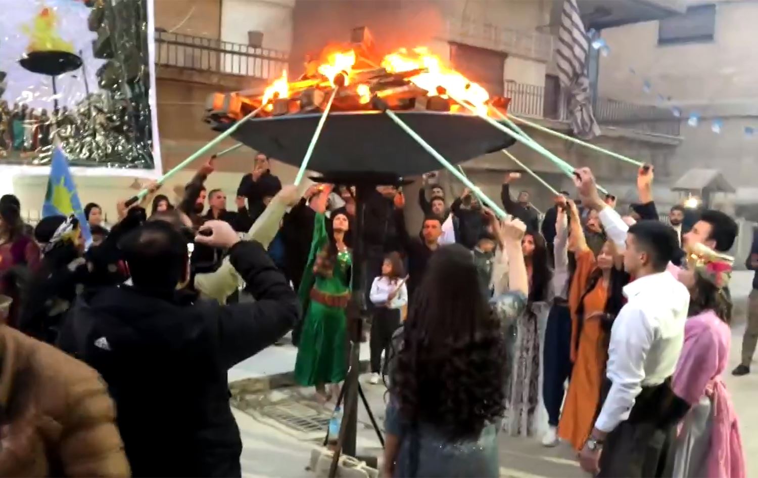 Agirê Newrozê li Rojavayê Kurdistanê jî hate pêxistin