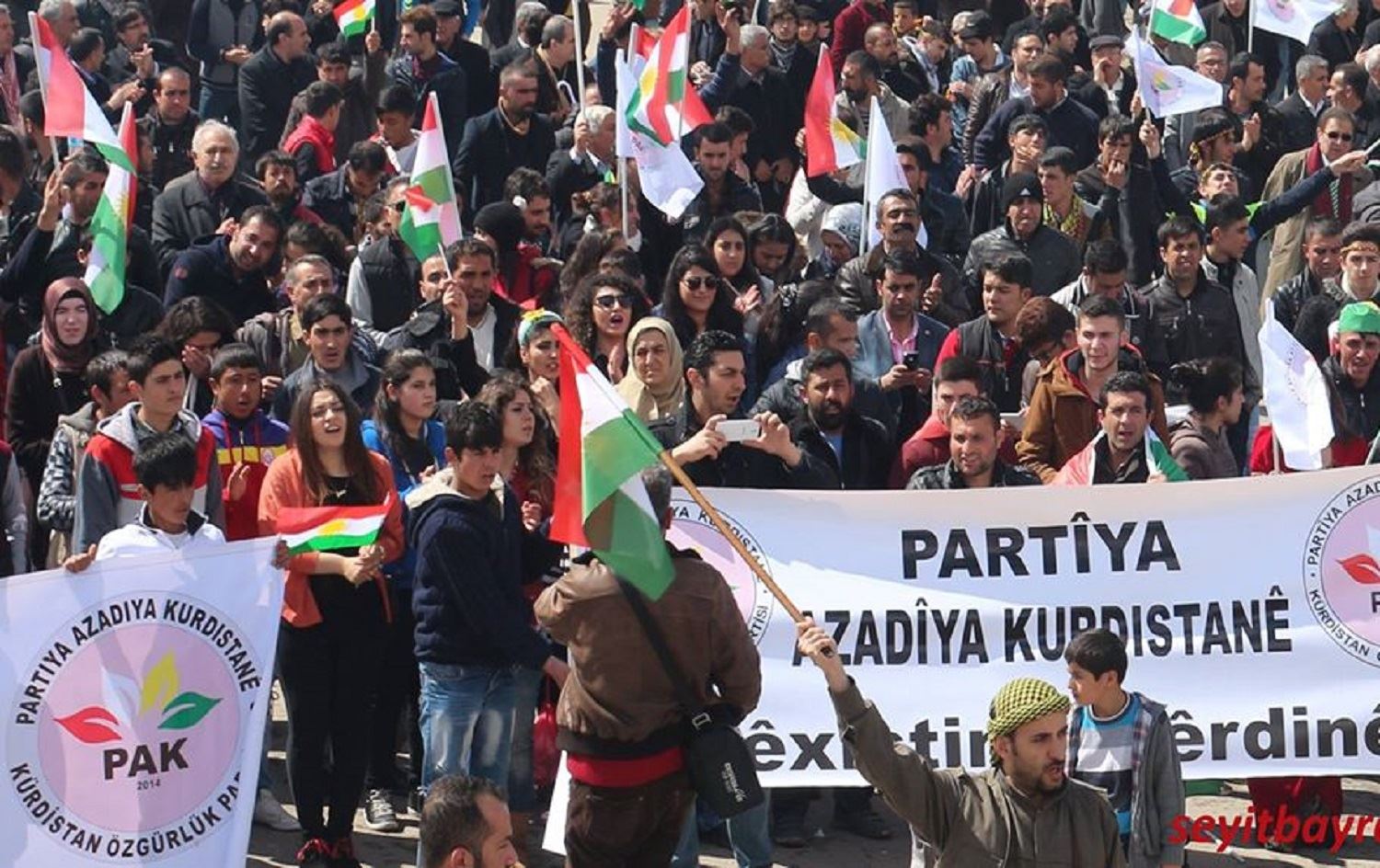 PAK: Agirê Newrozê doza azadiyê geş kiriye