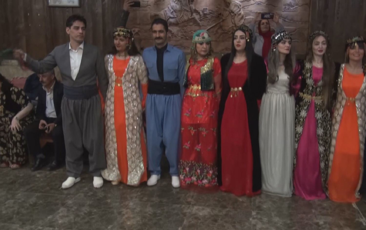 لە تاران گرووپی چیا دانیشتووانی شارەکە فێری هەڵپەڕکێ دەکات