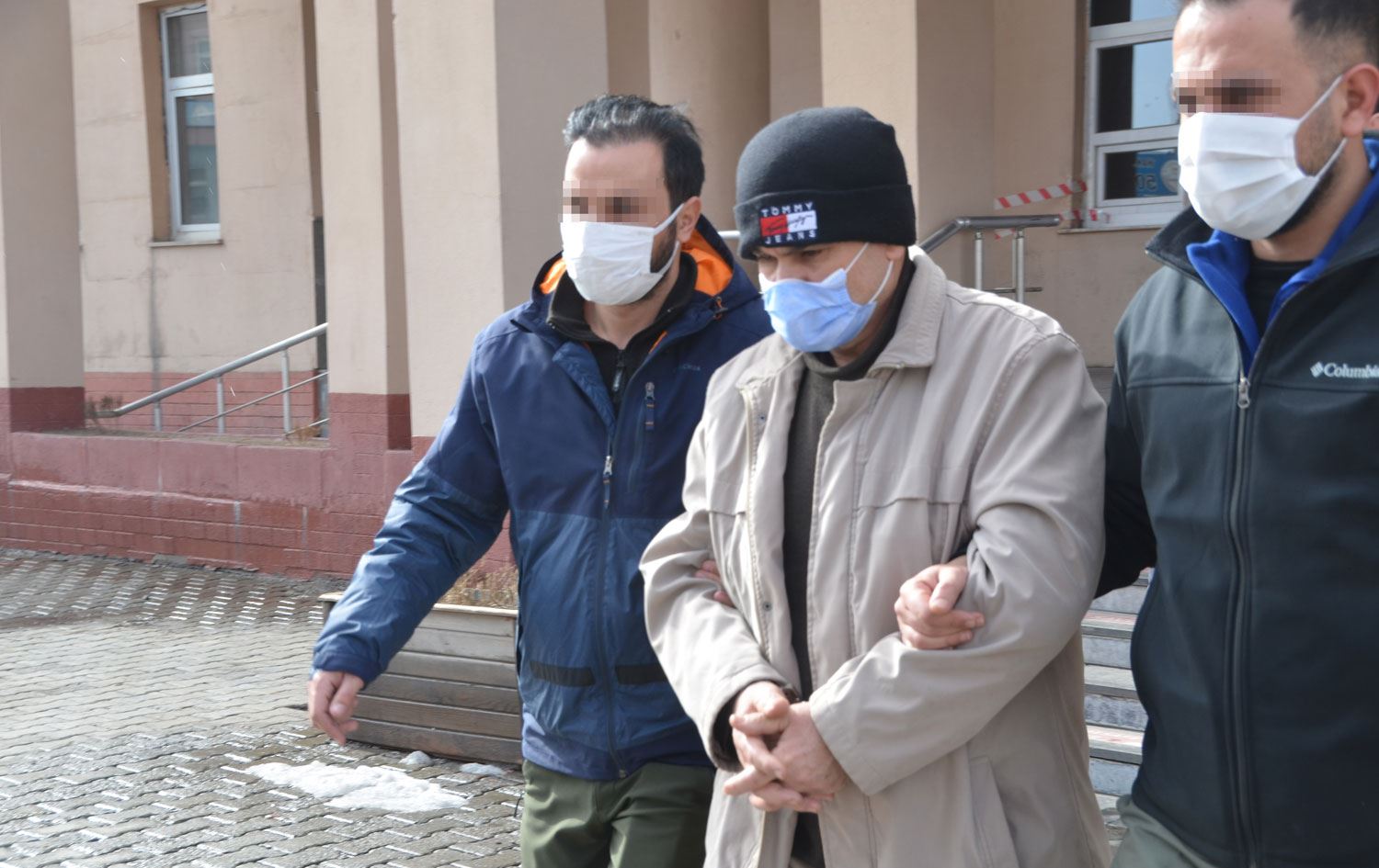 Görüntüler ortaya çıktı; Hakkari’de polis aracında 52 kilo patlayıcı çıkmıştı