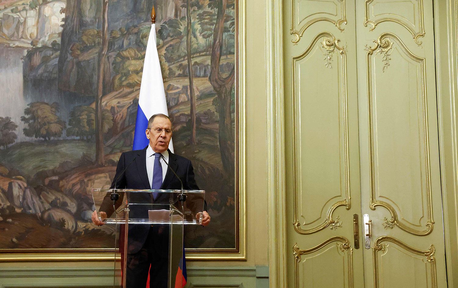 Lavrov: Ukrayna’ya NATO barış gücü göndermek Rusya ile çatışma demektir