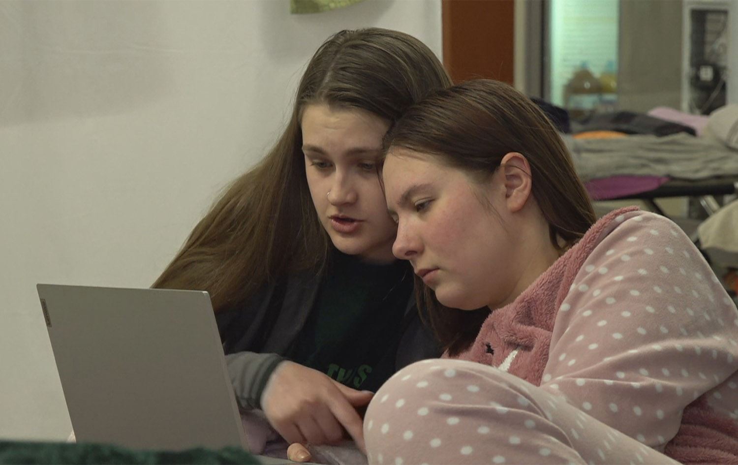 کچە ئاوارەیەکی ئۆکراینی بۆ رووداو: لەسەر سنوور دایک و باوکم ونبوون