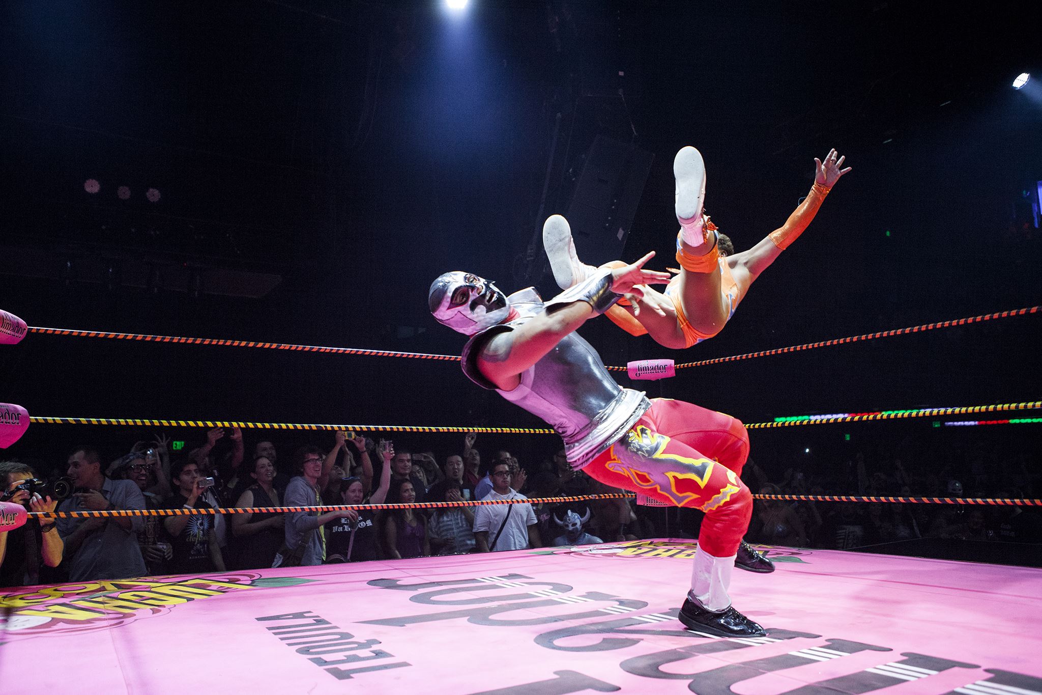 ڤیدیۆ؛ نماییشێکی تێکەڵ لە توندوتیژی زۆرانبازی و نەرمونیانی سەما