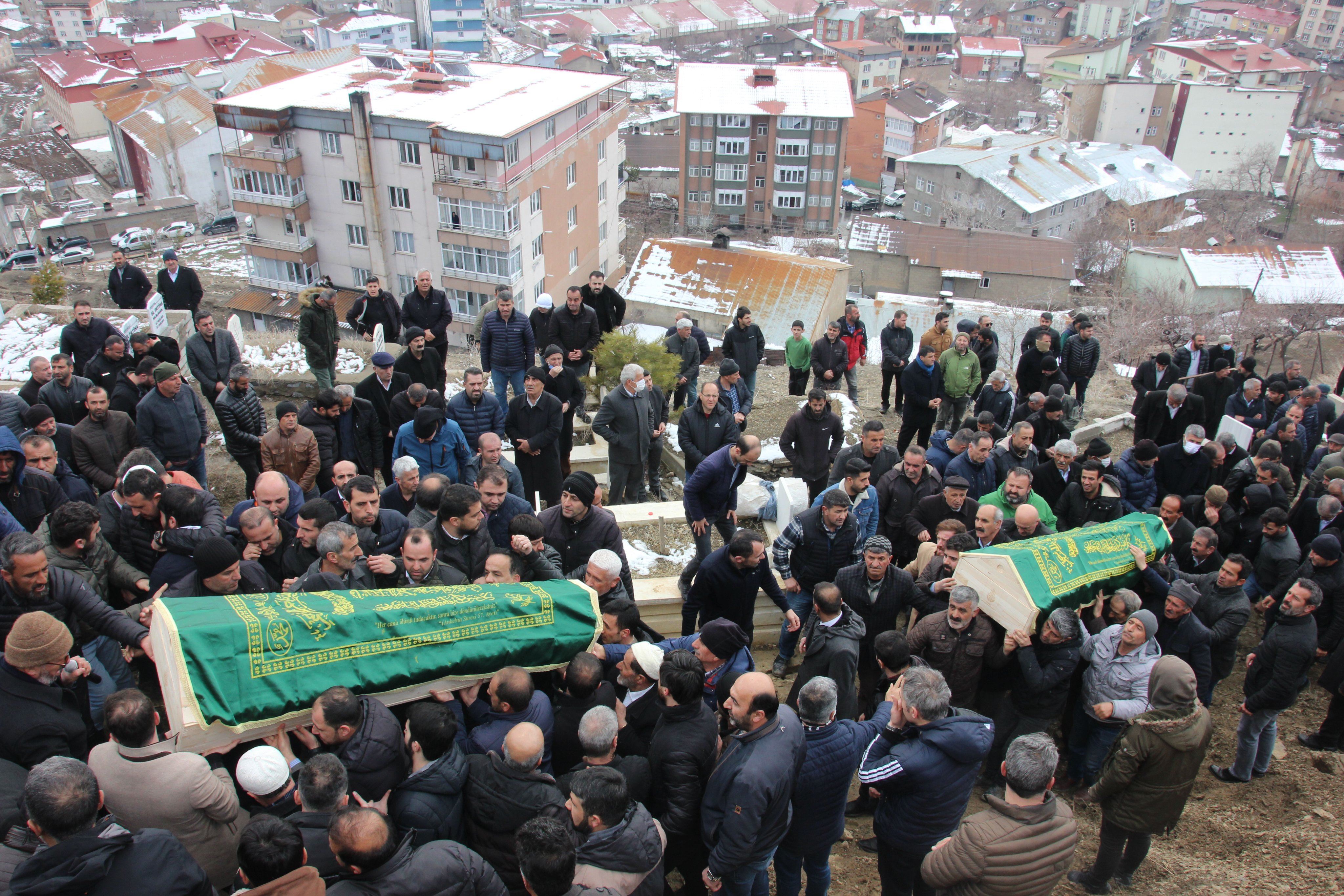 İstanbul’da öldürülen kardeşler Hakkari'de toprağa verildi