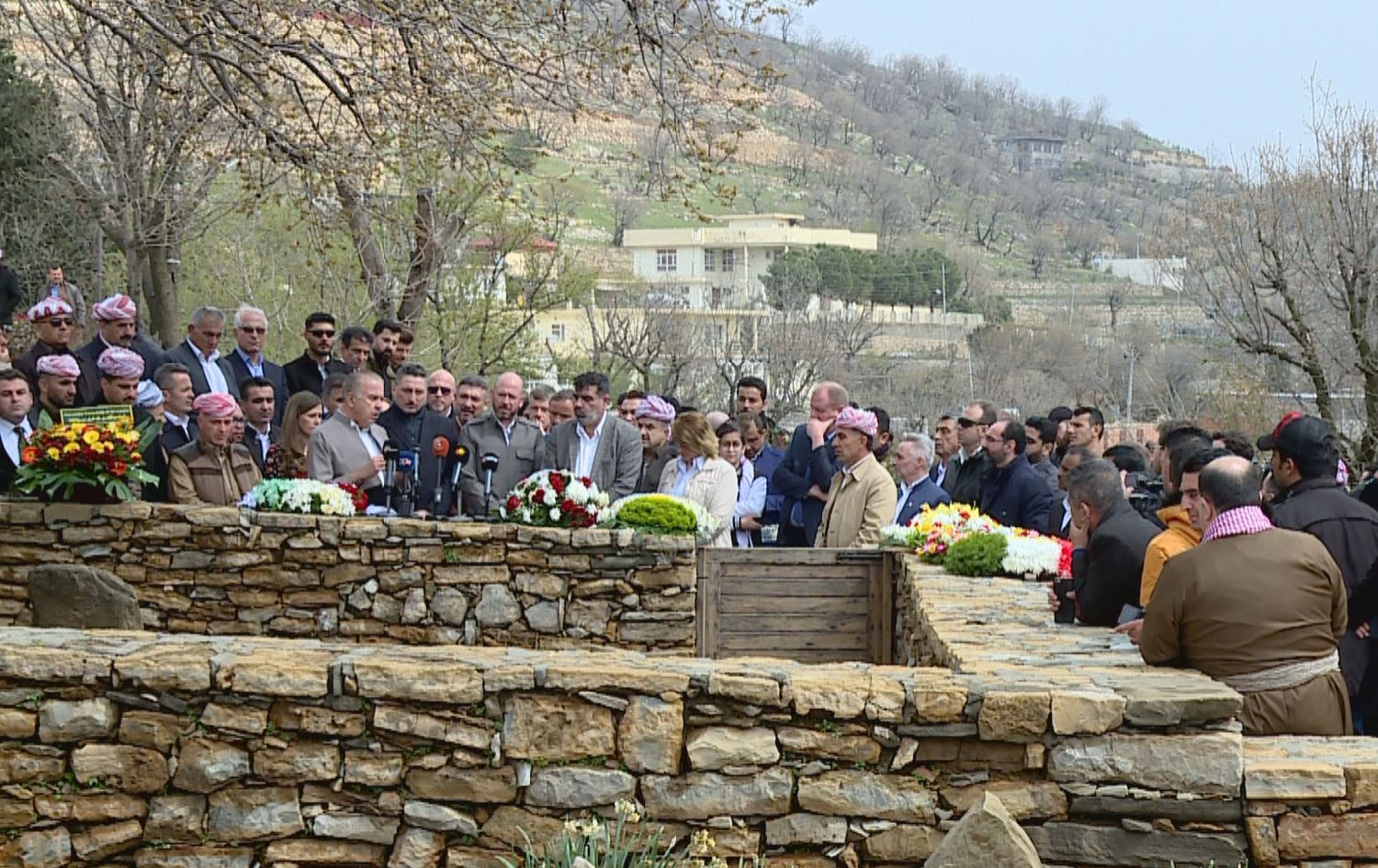 15 کۆنسوڵ و نوێنەری وڵاتان سەردانی مەزارگەی مەلا مستەفا بارزانی دەکەن