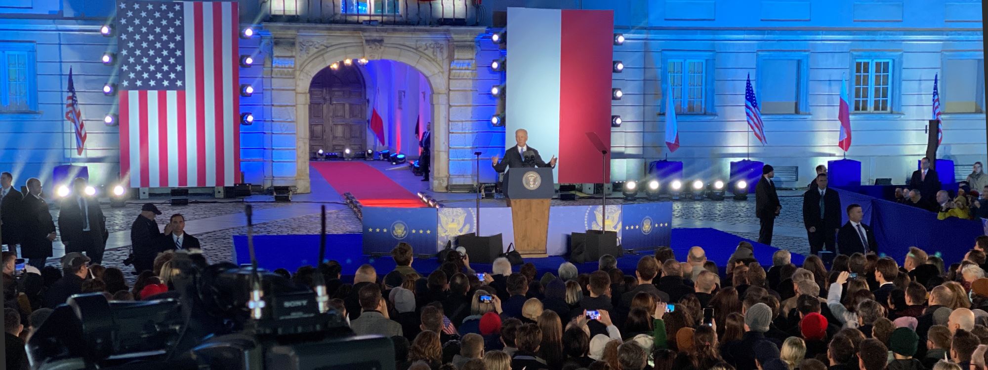 هەموو چاوەکان لەسەر سەرۆکی ئەمریکان؛ رووداو بانگهێشتی کۆنگرە رۆژنامەڤانییەکە کراوە