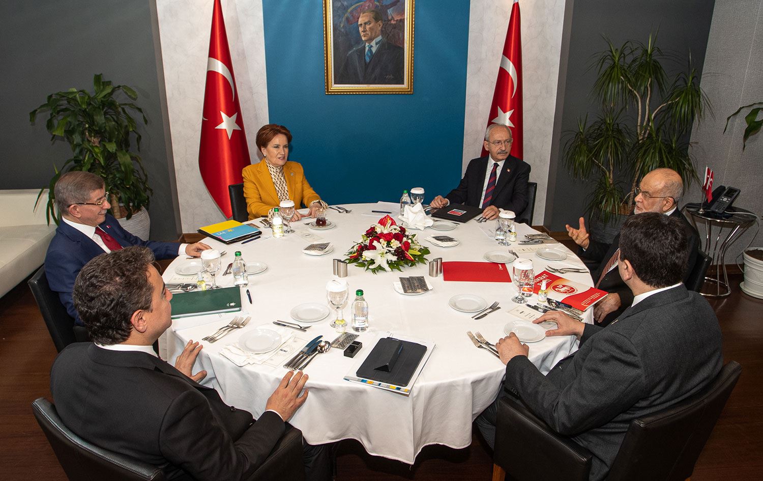 6 muhalefet lideri buluştu; yol haritası konuşuldu