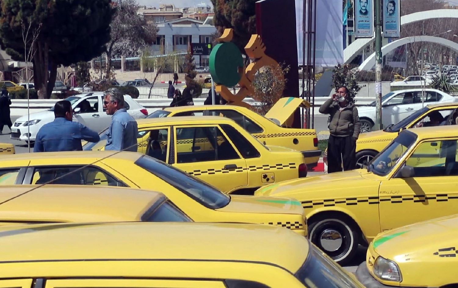 لە ئێران کرێی تەکسی زیاد دەکرێت و بەشێک لە شۆفێرانیش ناڕازین