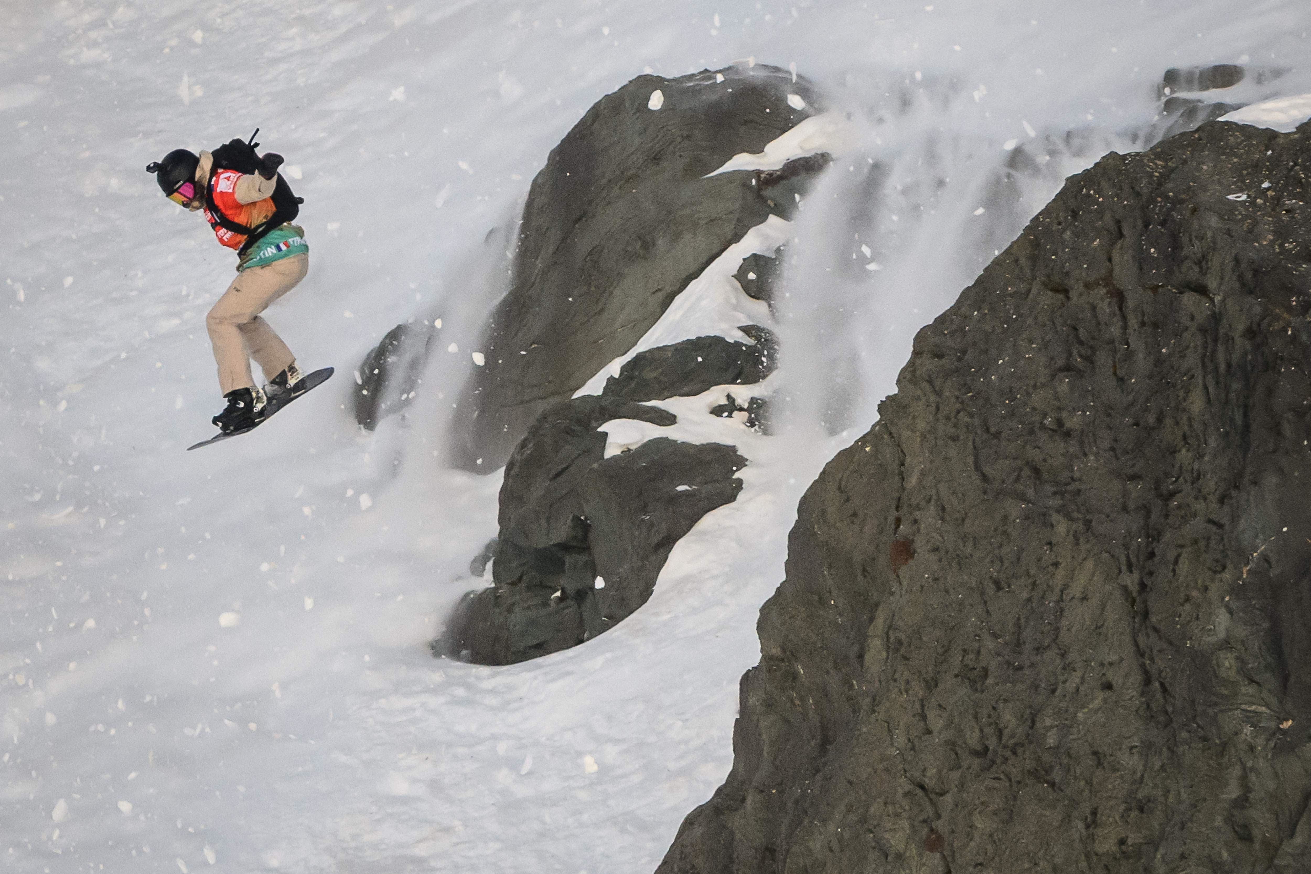 ڤیدیۆ؛ دیمەنە سەرسوڕهێنەرەکانی پاڵەوانێتی جیهان لە خلیسکانی سەربەفر