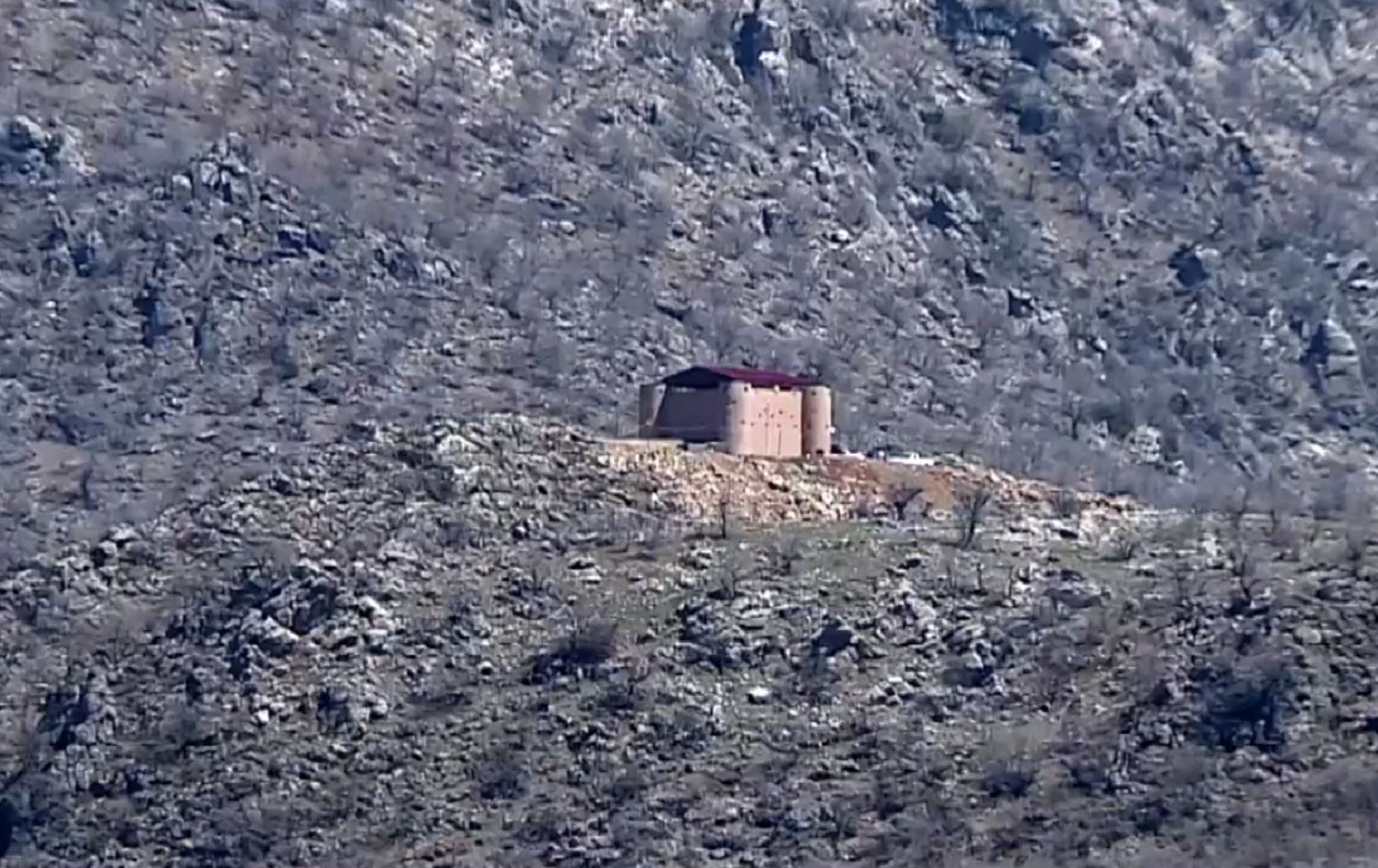 Duhok; Hêzên Pasevanên Sînor 17 xalên serbazî li Berwarî Bala danîne