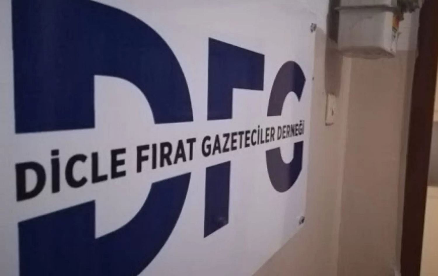 DFG: Bo 13 rojnamevanan 32 sal cezayê girtîgehê hat dayîn