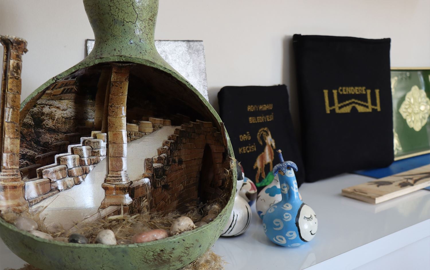 Nexşandina berhemên dîrokî li ser dar û ber û mehfûran