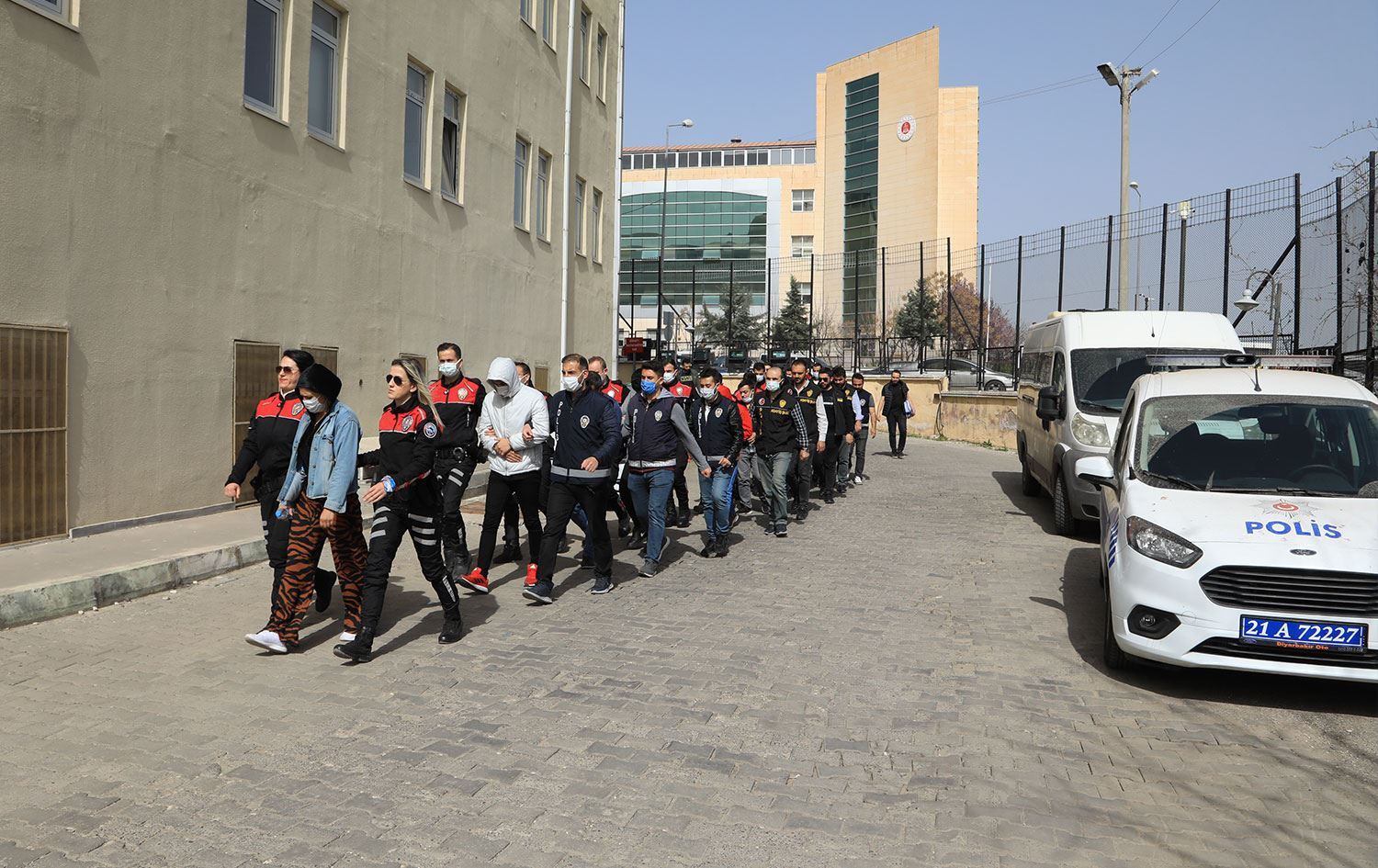 Li Amedê li dijî toreke çete ya sextekariyê operasyon: 14 kes hatin girtin