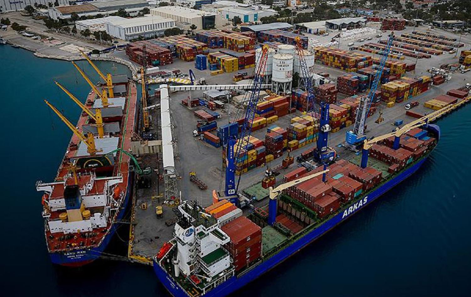 YE dest datîne ser mal û milkên sermayedarên Rûs