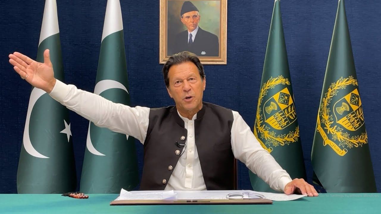 Pakistan’da hükümet düştü