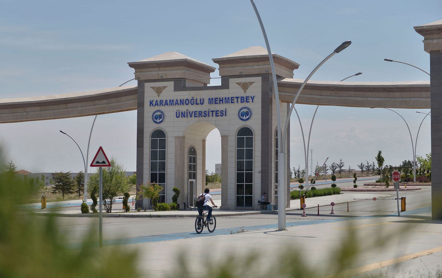 Baroya Amedê êrîşa ser xwendekarên Kurd şermezar kir