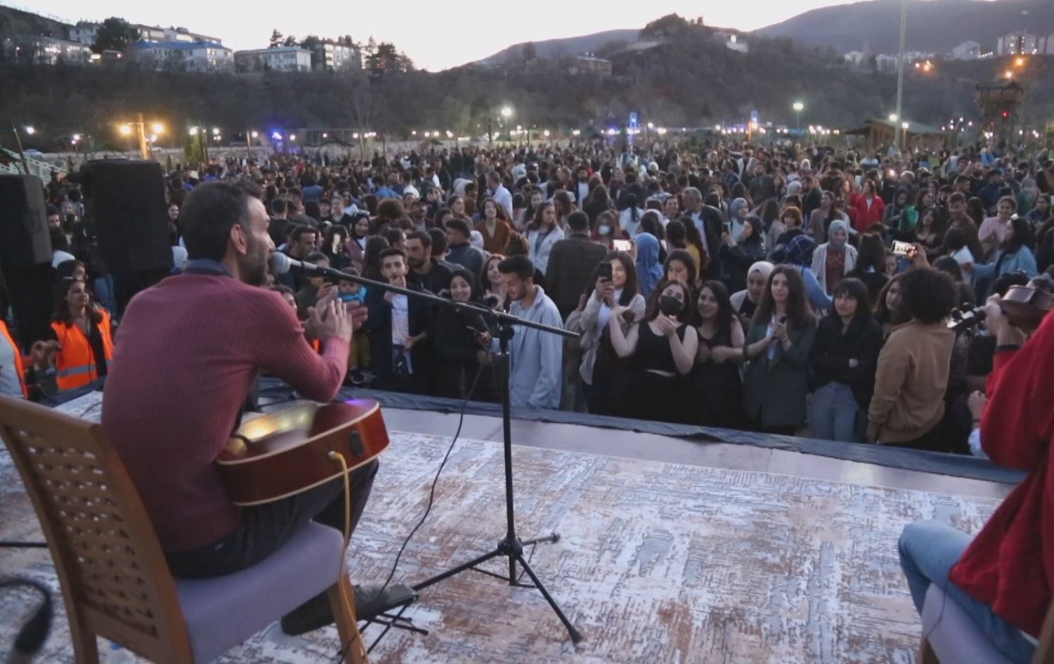 Hunermendê Kurd Mehmet Atli li Dêrsimê konsertek da