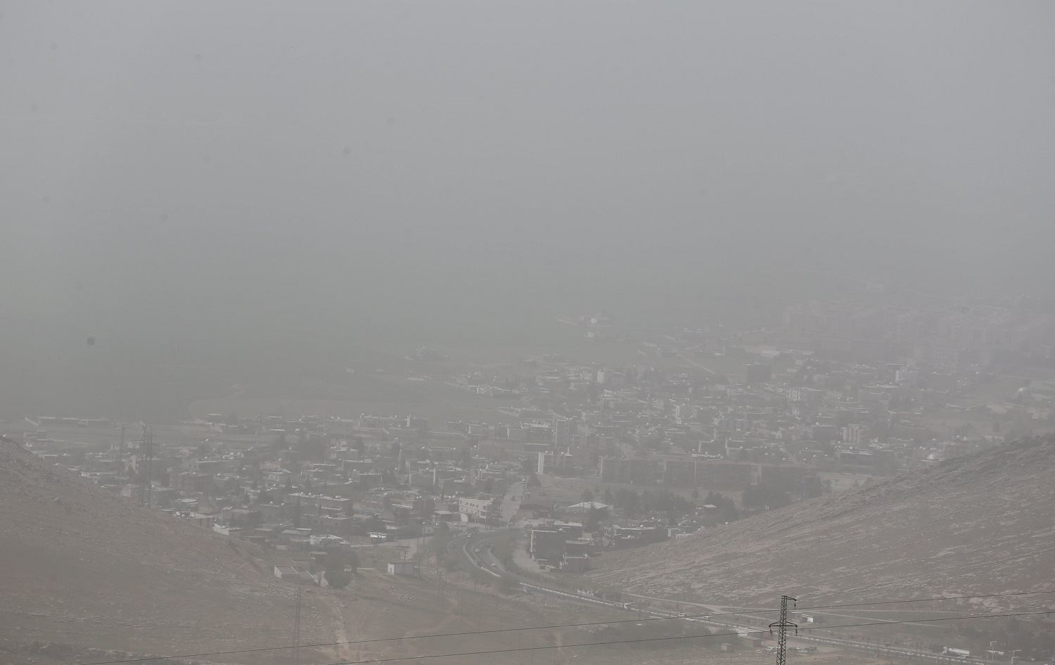 Li Mêrdînê barîna tozê berdewam e