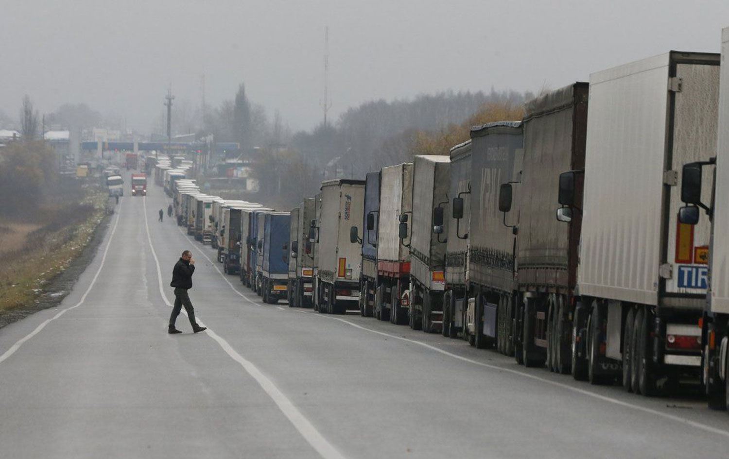 Rus sınırı krizi büyüyor; Türkiye'den giden binlerce TIR sınırda bekliyor