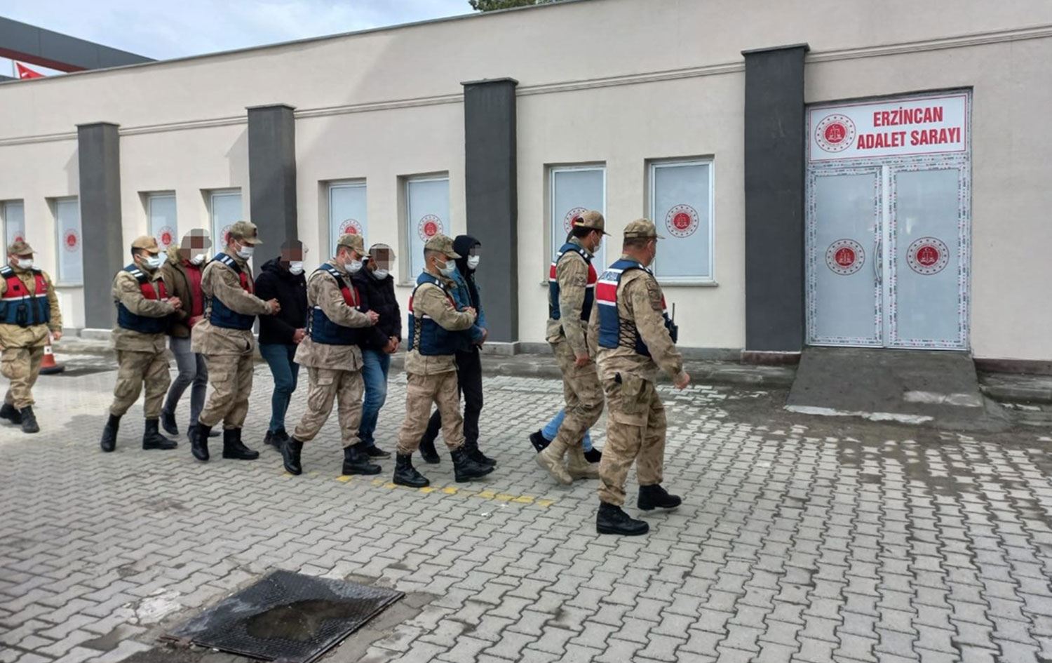 Erzincan'da 157 metre ray çalan 5 kişi tutuklandı