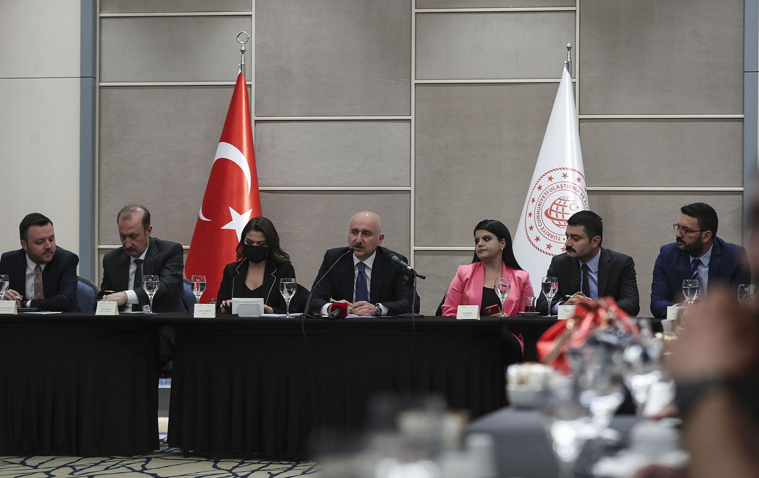 ‘Karadeniz sahillerinde bekleyen 22 gemimiz var’