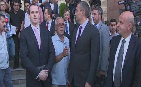 Yabancılar ayrıldı, toplantı sürüyor