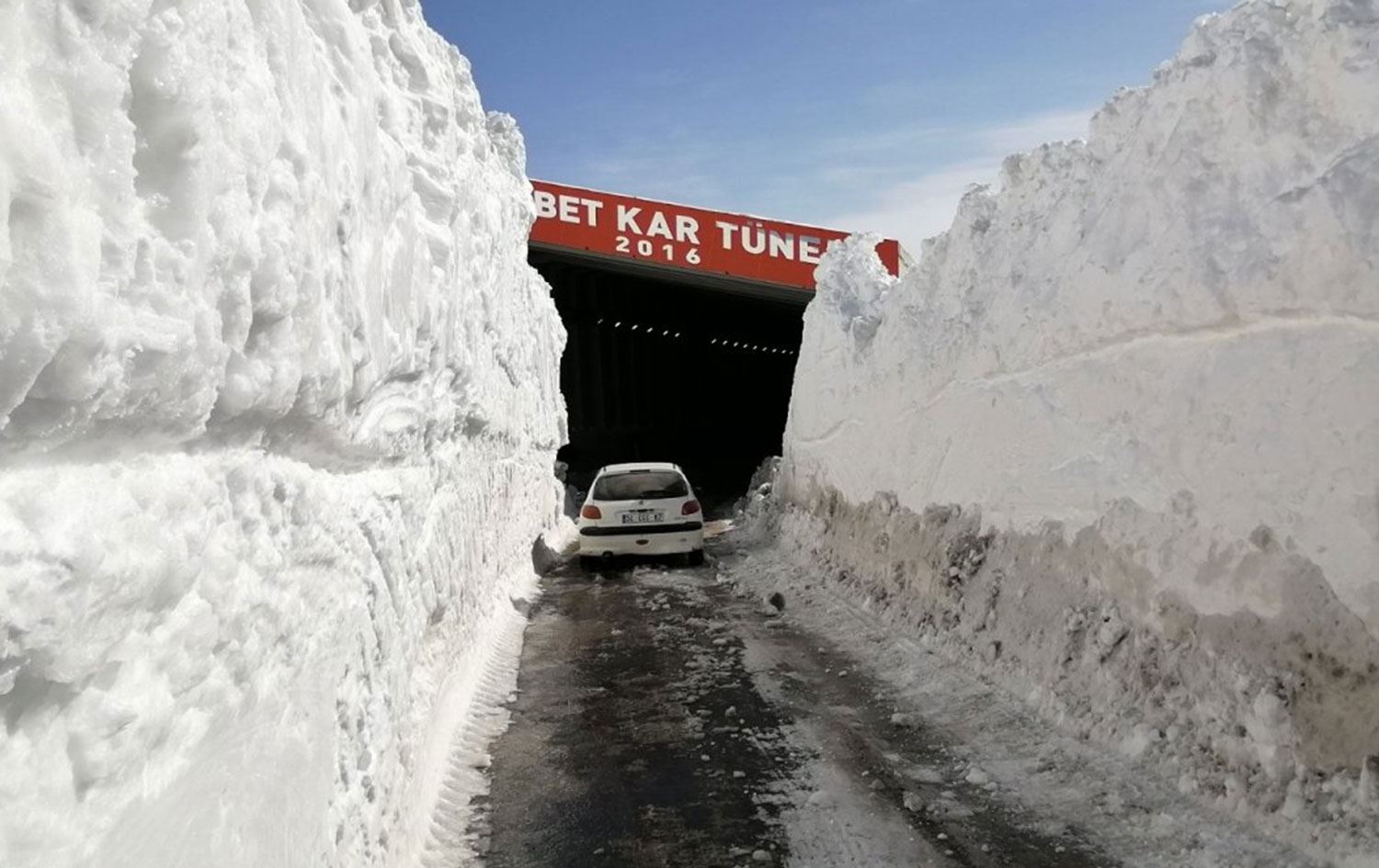 Van-Bahçesaray yolu, 3 ay sonra ulaşıma açıldı