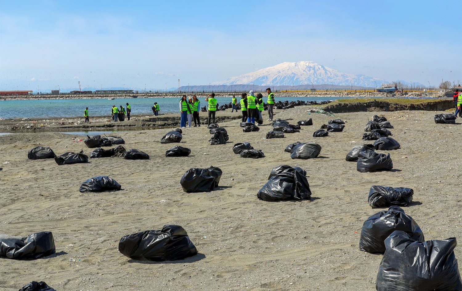 Ji Gola Wanê 45 ton gilêş û zibil hat komkirin
