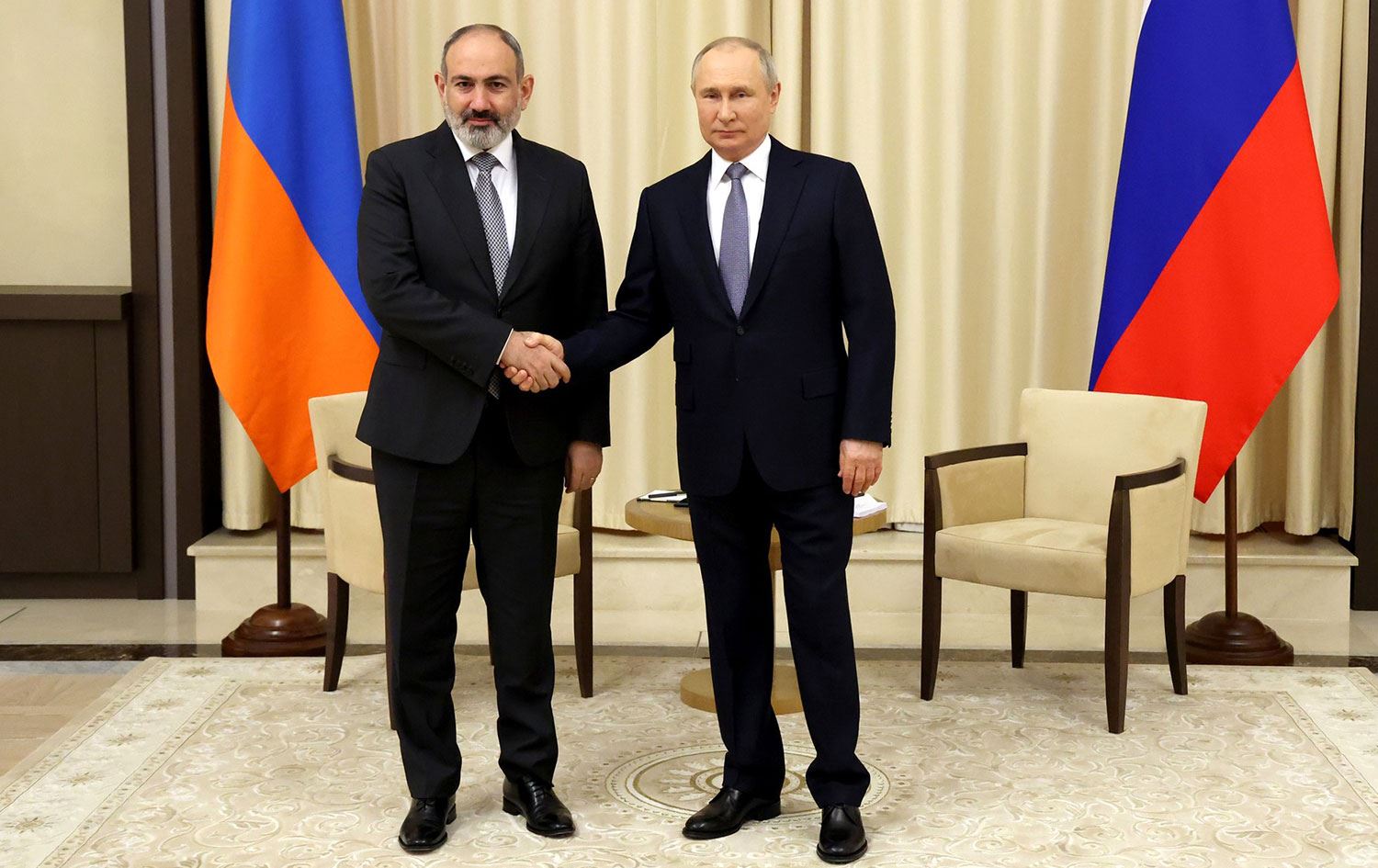 Putin ve Paşinyan Moskova’da bir araya geldi