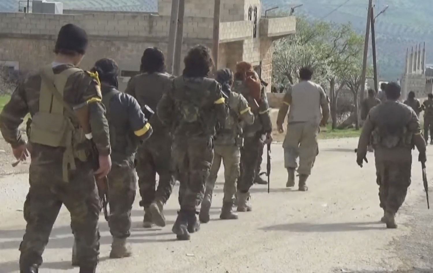 Çekdarên grûpa Siltan Mûrad gule bi ser xelkê gundekî re avêtin