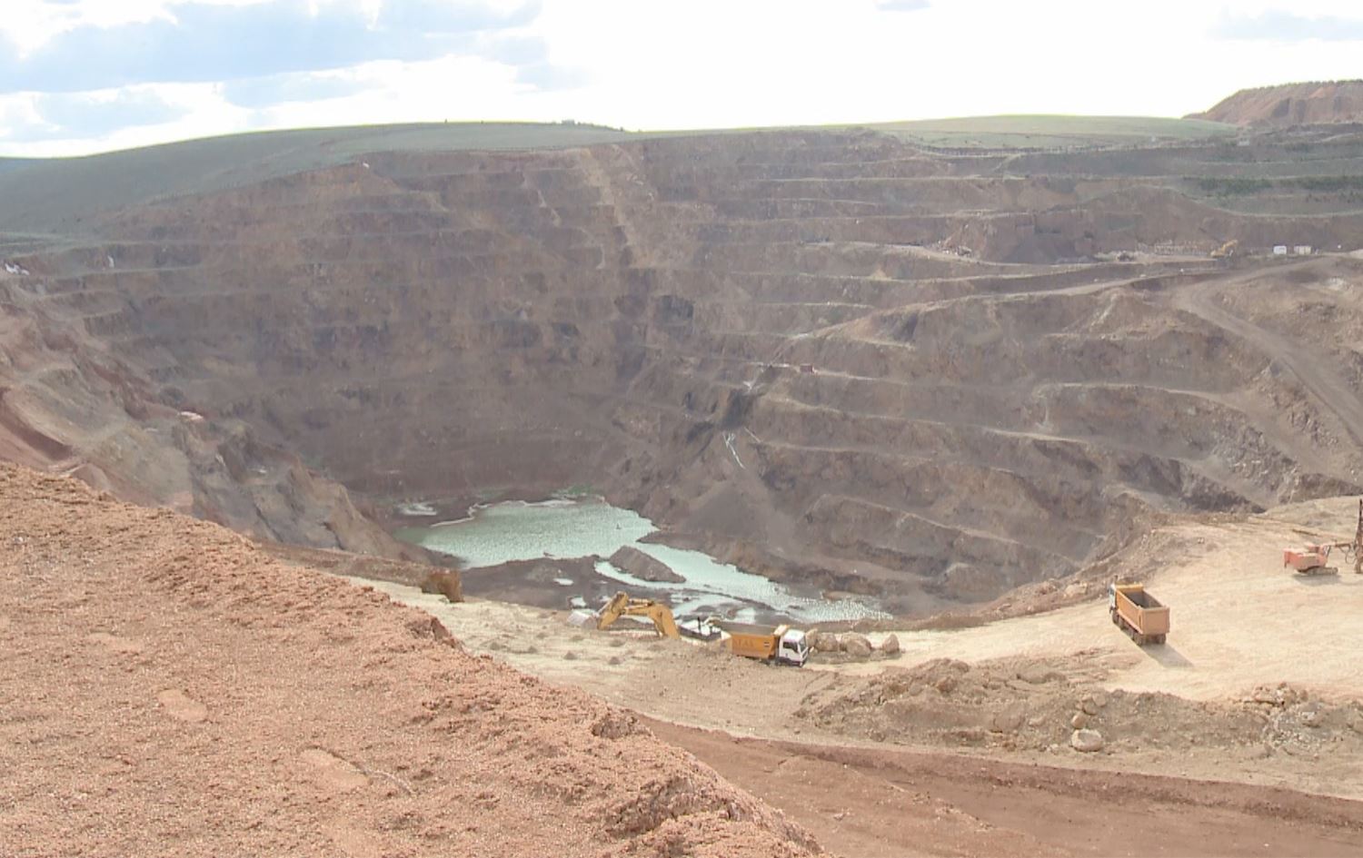 Lêgerîna zêr bi siyanurê dibe sedema koçberbûna xelkê