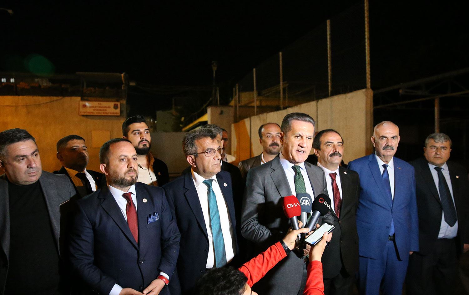 Sarıgül’den Diyarbakır Cezaevi önünde genel af çağrısı