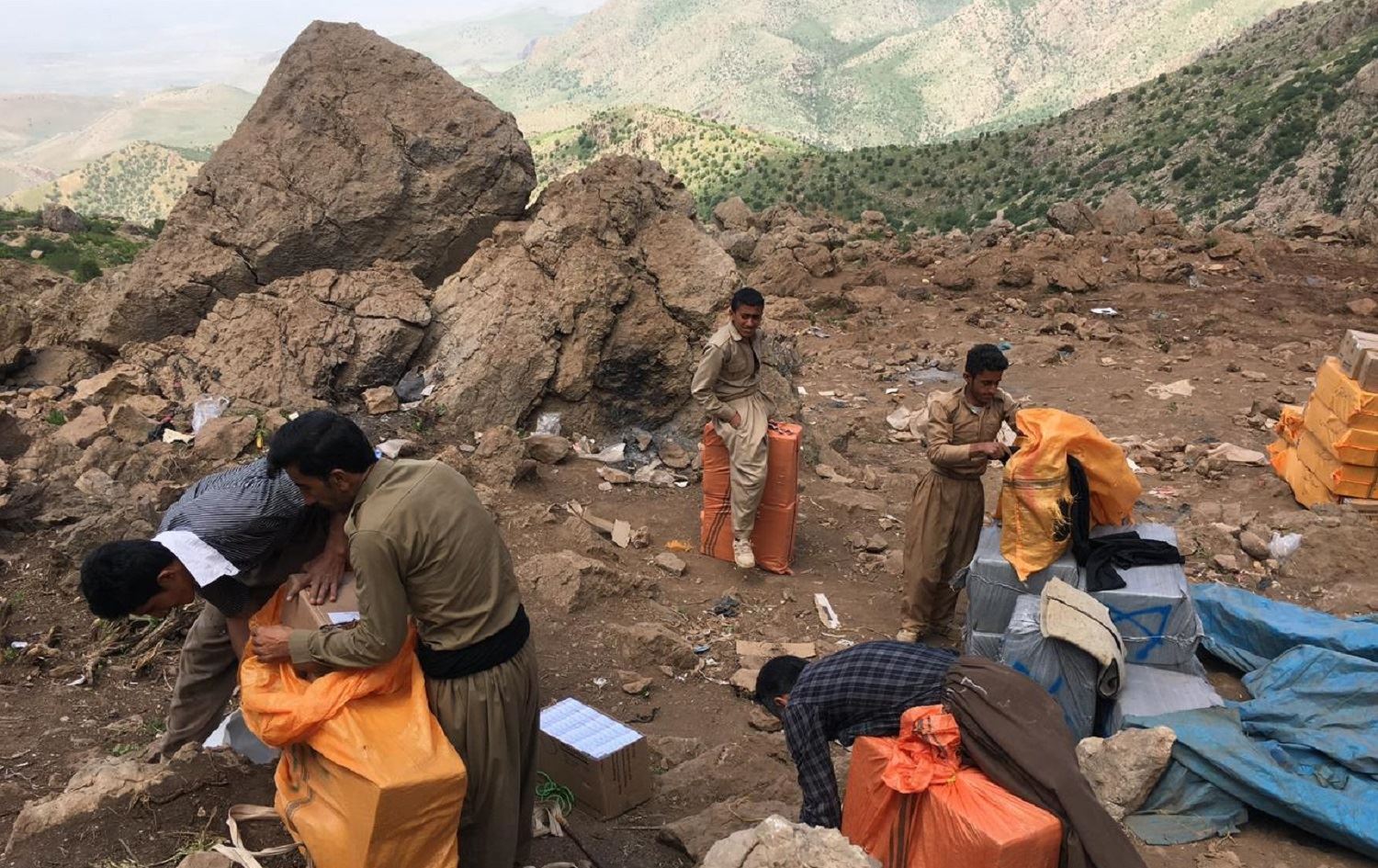 پاسەوانی سنووری ئێران: لە داهاتوویەکی نزیکدا رێڕەوە سنوورییەکان بۆ کۆڵبەران دەکرێنەوە