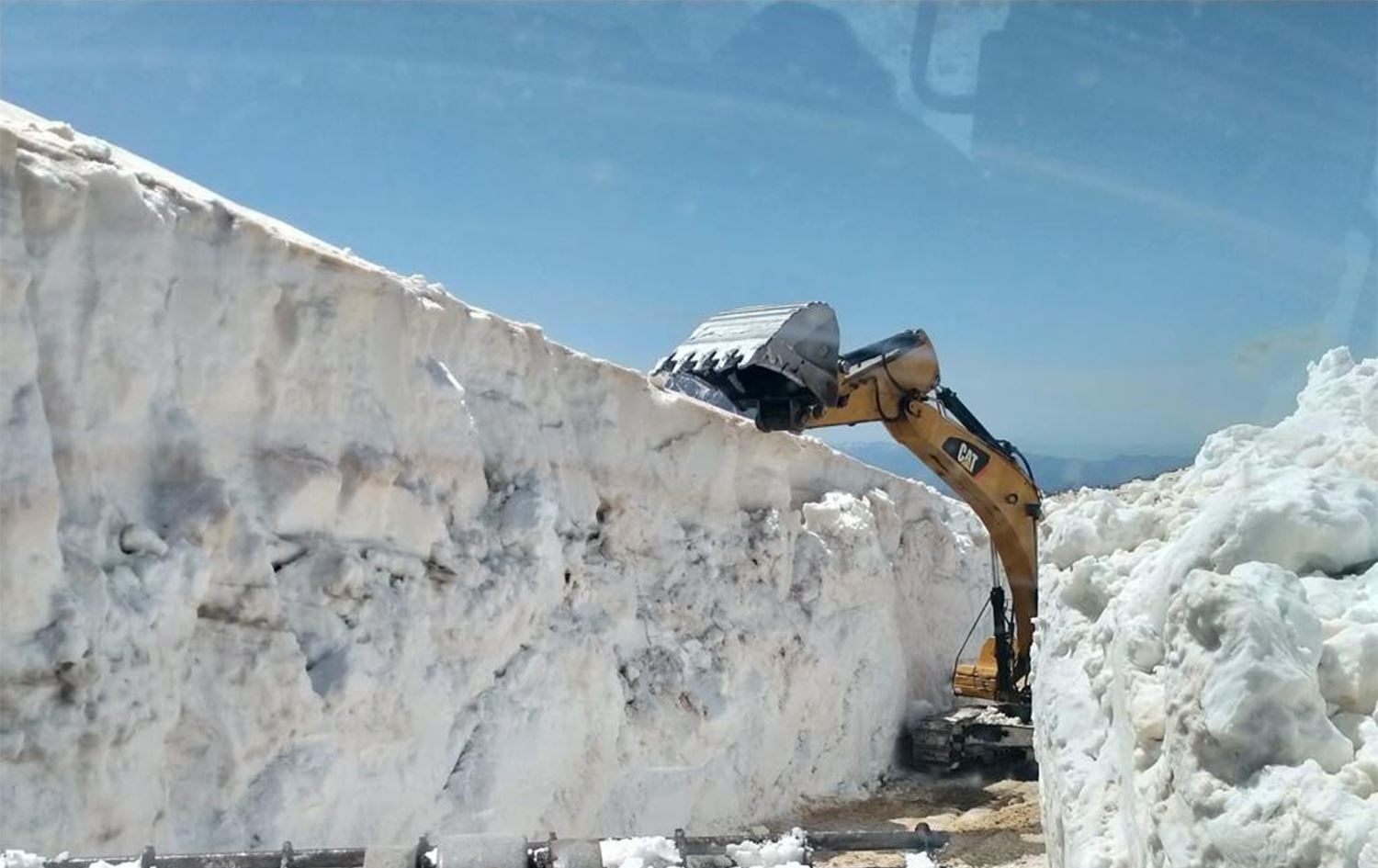 Li Colemergê vekirina rêyên zozanan berdewam in