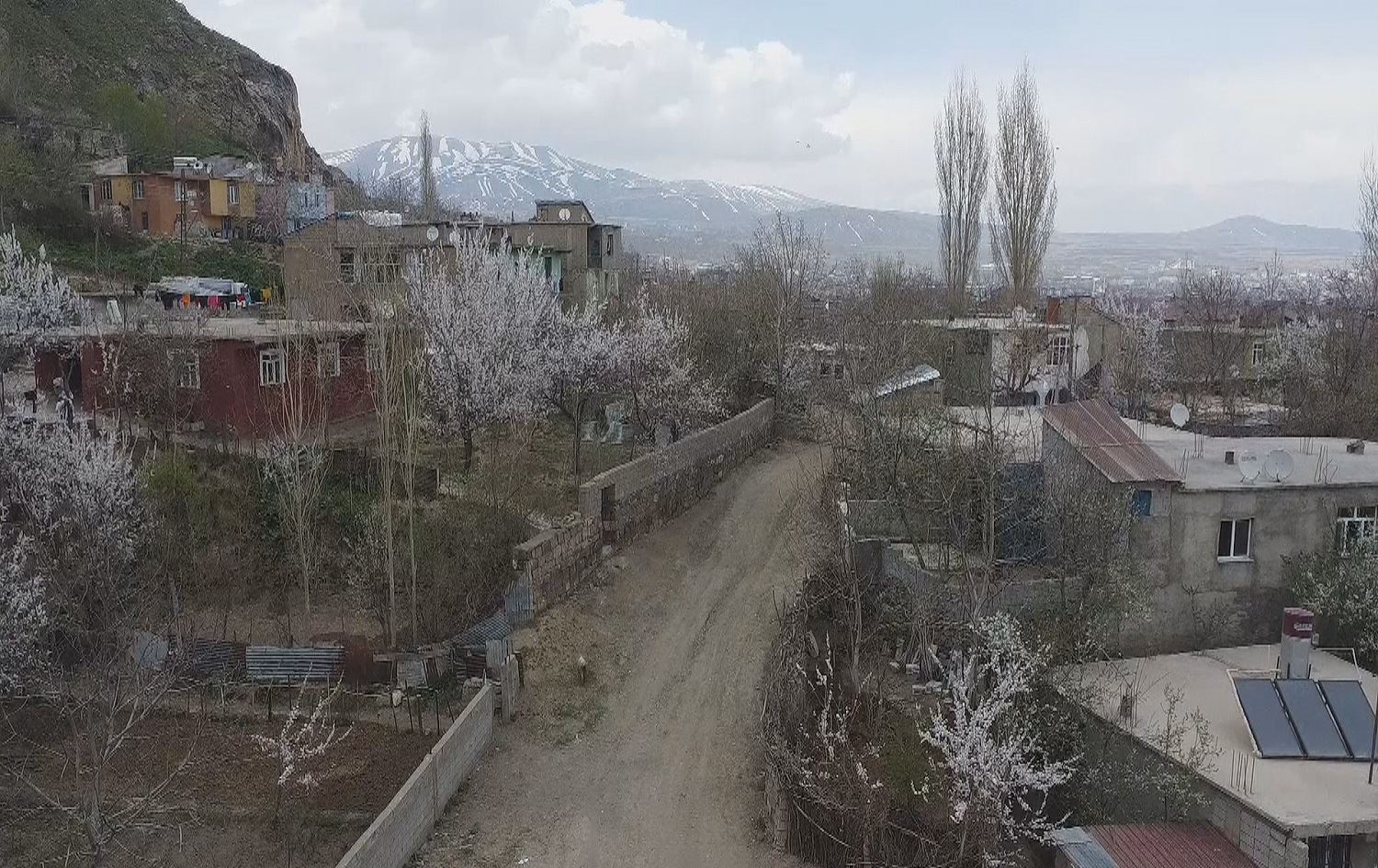 Li Wanê 1700 koçberên Efxanî hene