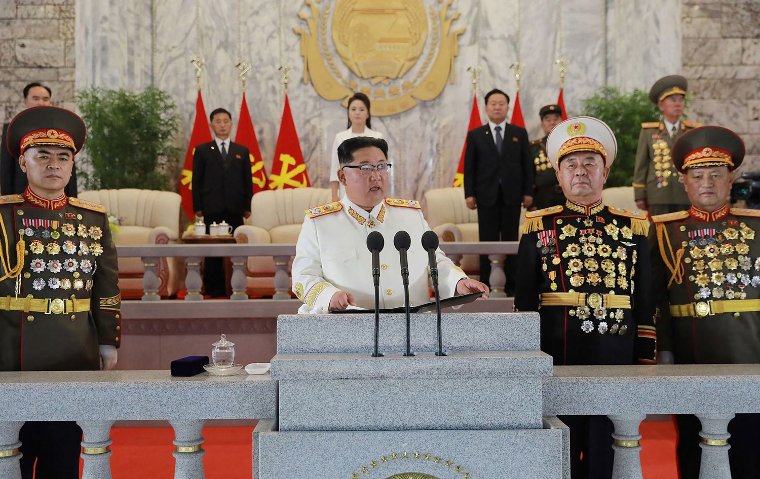 کیم جۆنگ ئوون هەڕەشەی بەکارهێنانی چەکی ئەتۆمی دەکات