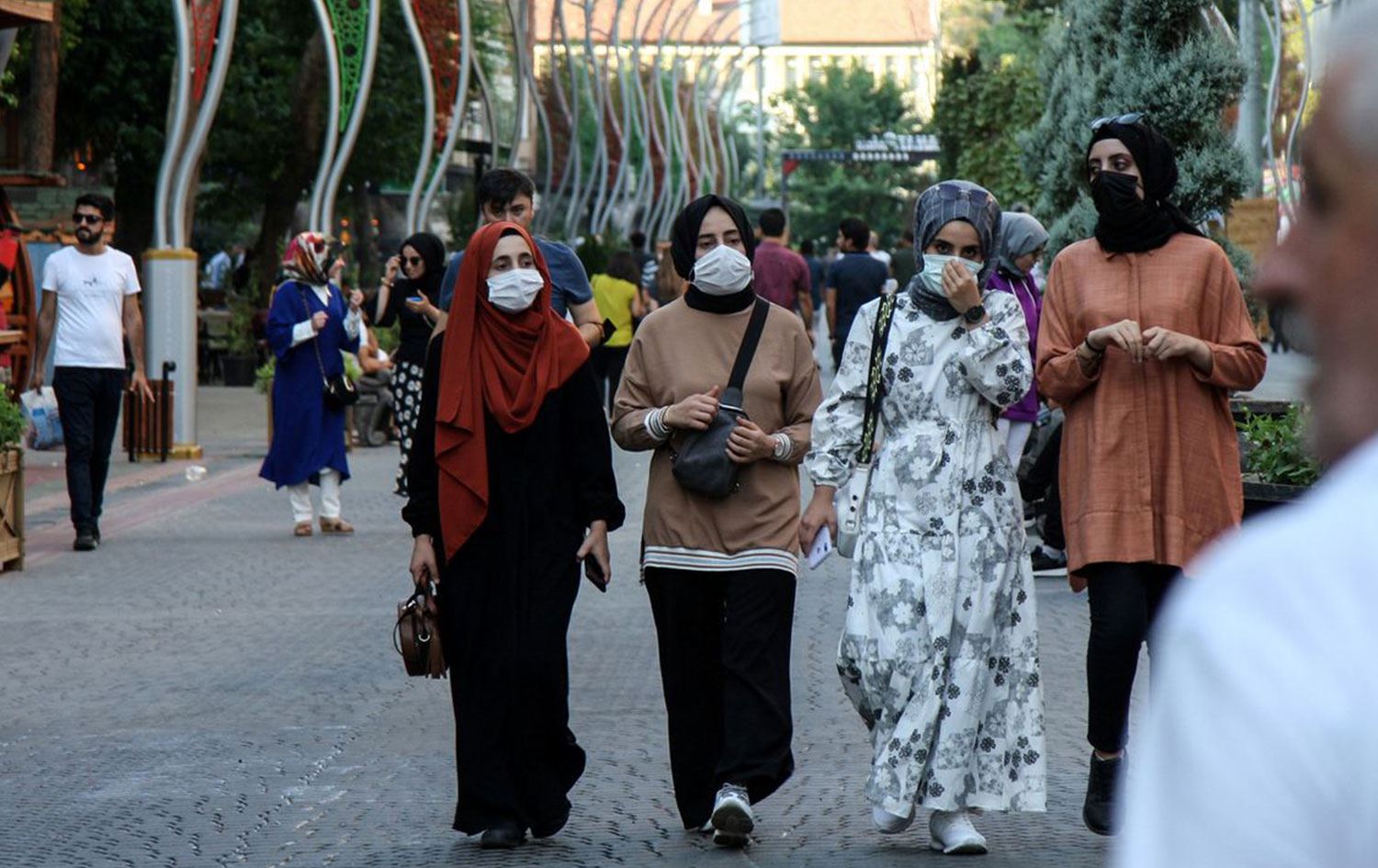 Türkiye'de koronavirüs: 8 kişi yaşamını yitirdi