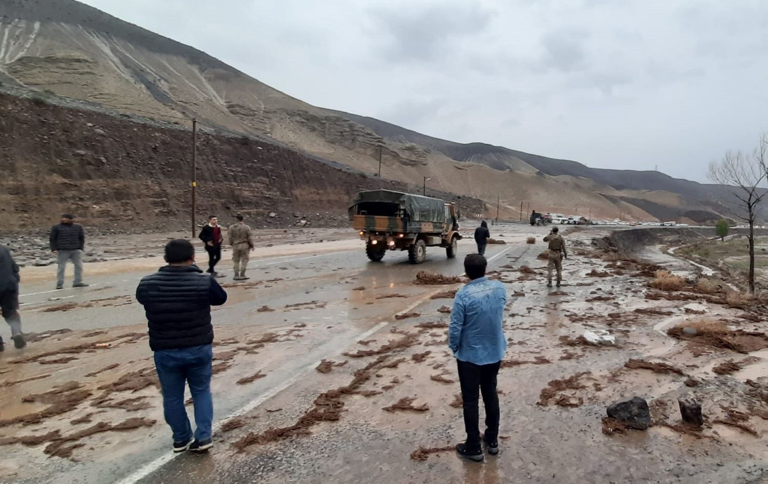 Li Îdirê lehî: Rêya Îdir-Qersê hat girtin
