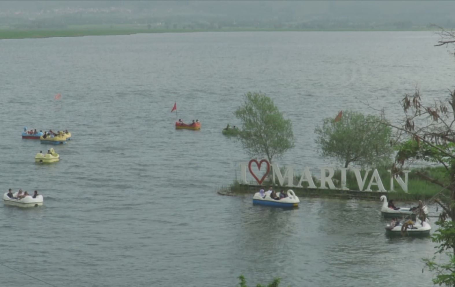 گەشتیارێکی پێنجوێنی لە مەریوان: زرێبار لەتێکە لە بەهەشت