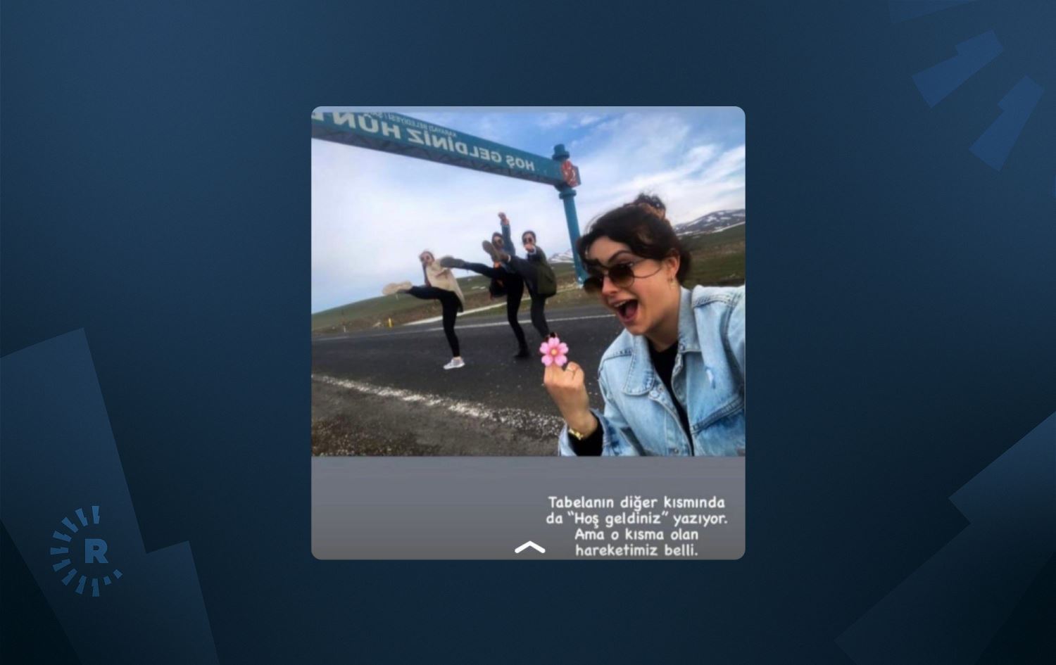 Kürtçe tabela önünde ırkçı paylaşımda bulunan öğretmenler açığa alındı