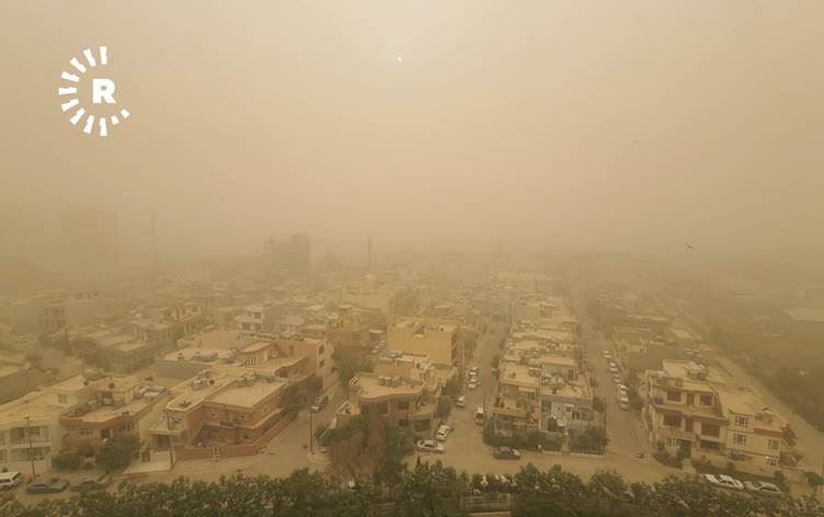 Süleymaniye’de toz fırtınası hayatı felç etti