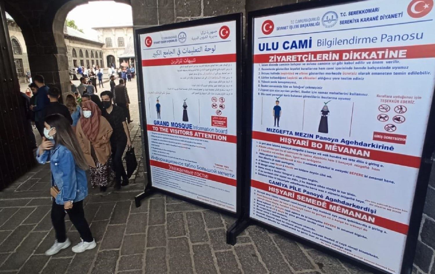 Li Mizgefta Mezin a Amedê tabelayên Kurdî hatin danîn