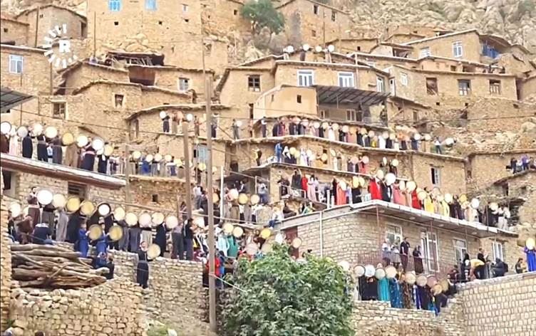 Li Hewramanê orkestraya 500 kesî ya def û tembûrê