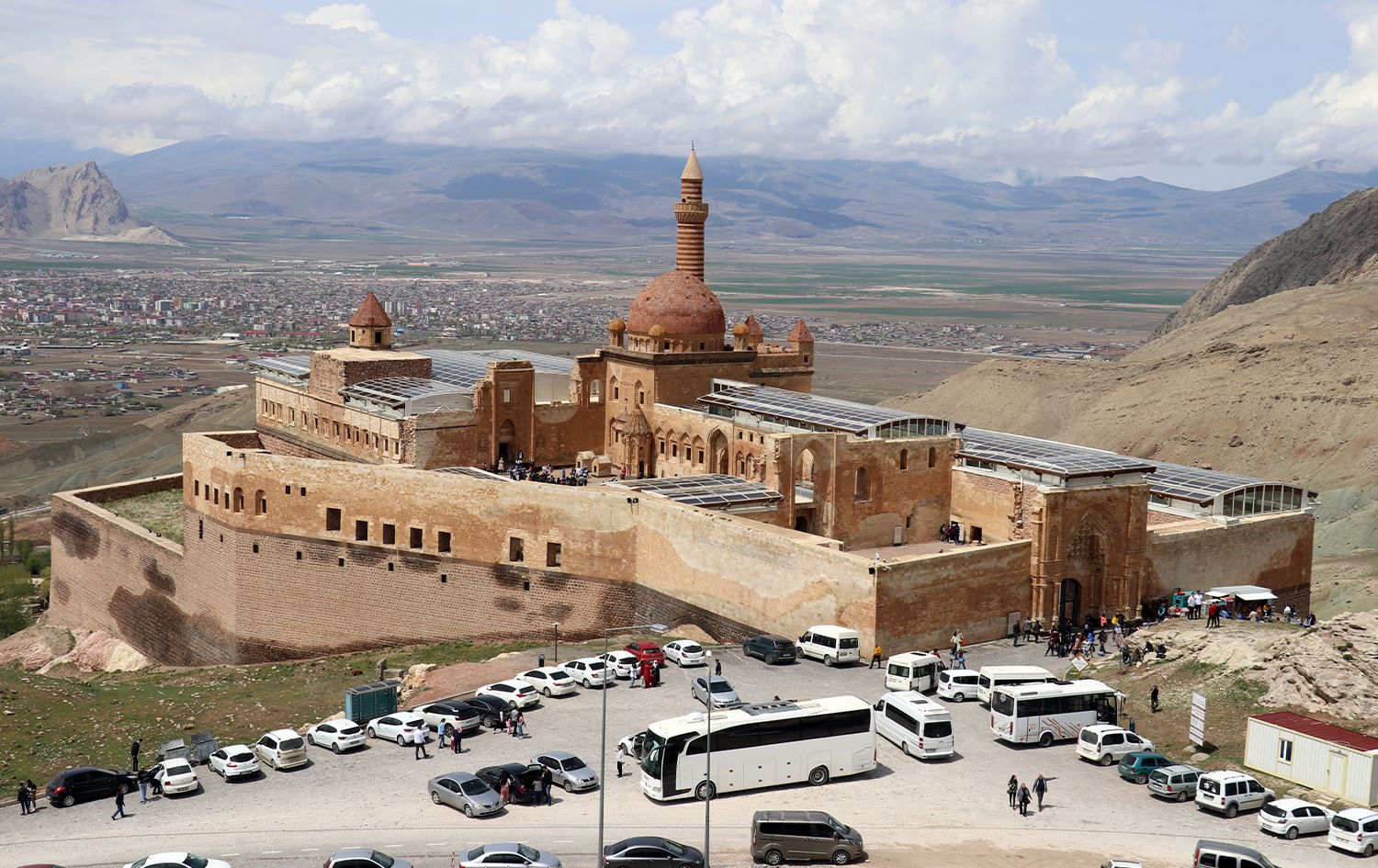 Koşka Îshak Paşa di Cejna Remezanê de bû navenda geştiyariyê