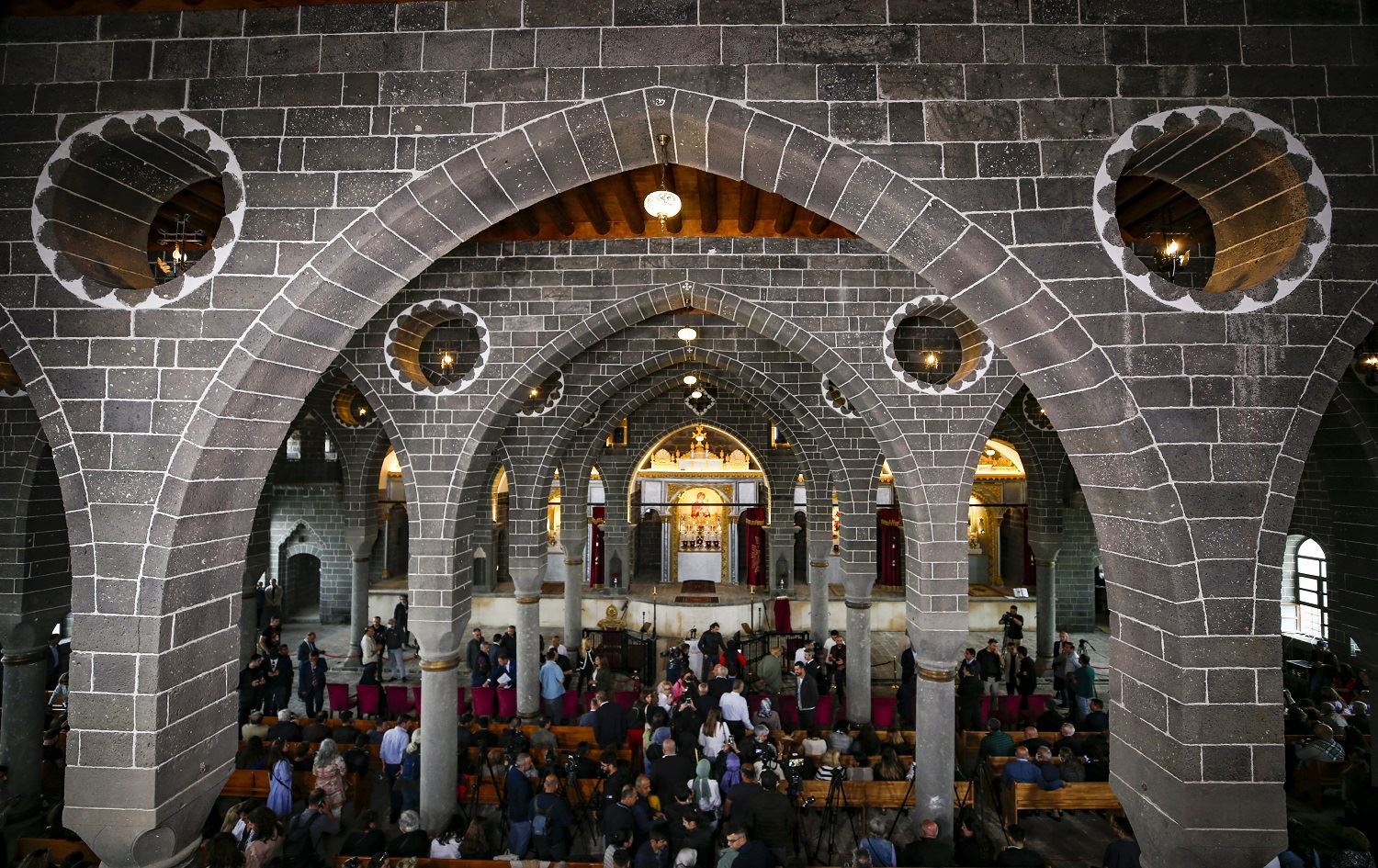 Dêra Ermeniyan a li Amedê piştî nûjenkirinê hat vekirin